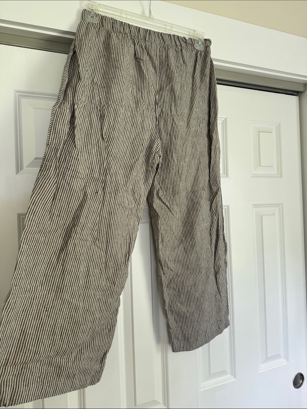 Women's Pinstripe Elastic-Waist Cargo Pants - Gray - Picture 4 of 4